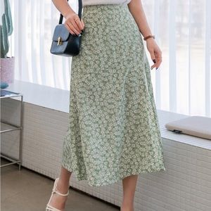 BNWT Micas Daisy Print Slit Midi Skirt